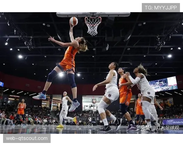 菲尼克斯水星队社区活动， Mercury球员指导青少年篮球训练